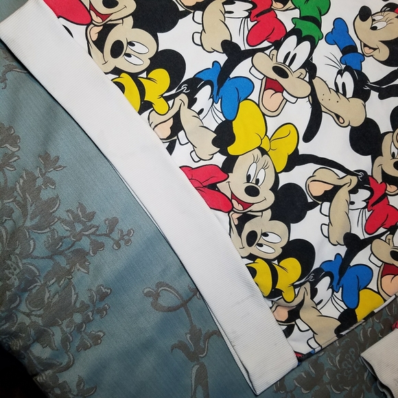 Levi's x Disney Mickey and Friends Graphic Hoodie Sweatshirt Size Small - Picture 15 of 15